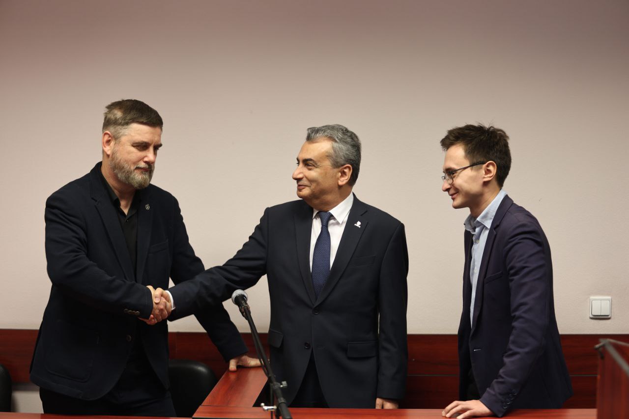 Льва Шлосберга* приговорили к обязательным работам Льва Шлосберга* приговорили к обязательным работам