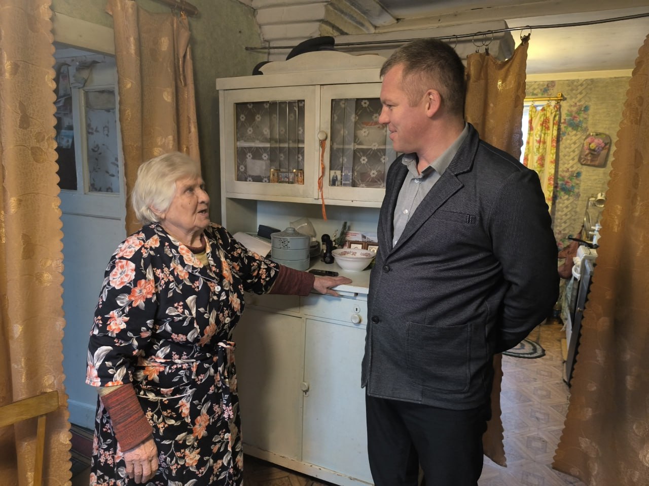 В один день сразу два жителя города Дно принимают поздравления с 90-летием – ветераны Великой Отечественной войны и бывшие несовершеннолетние узники концлагерей Нина Ивановна Васильева и Александр Михайлович Никитин