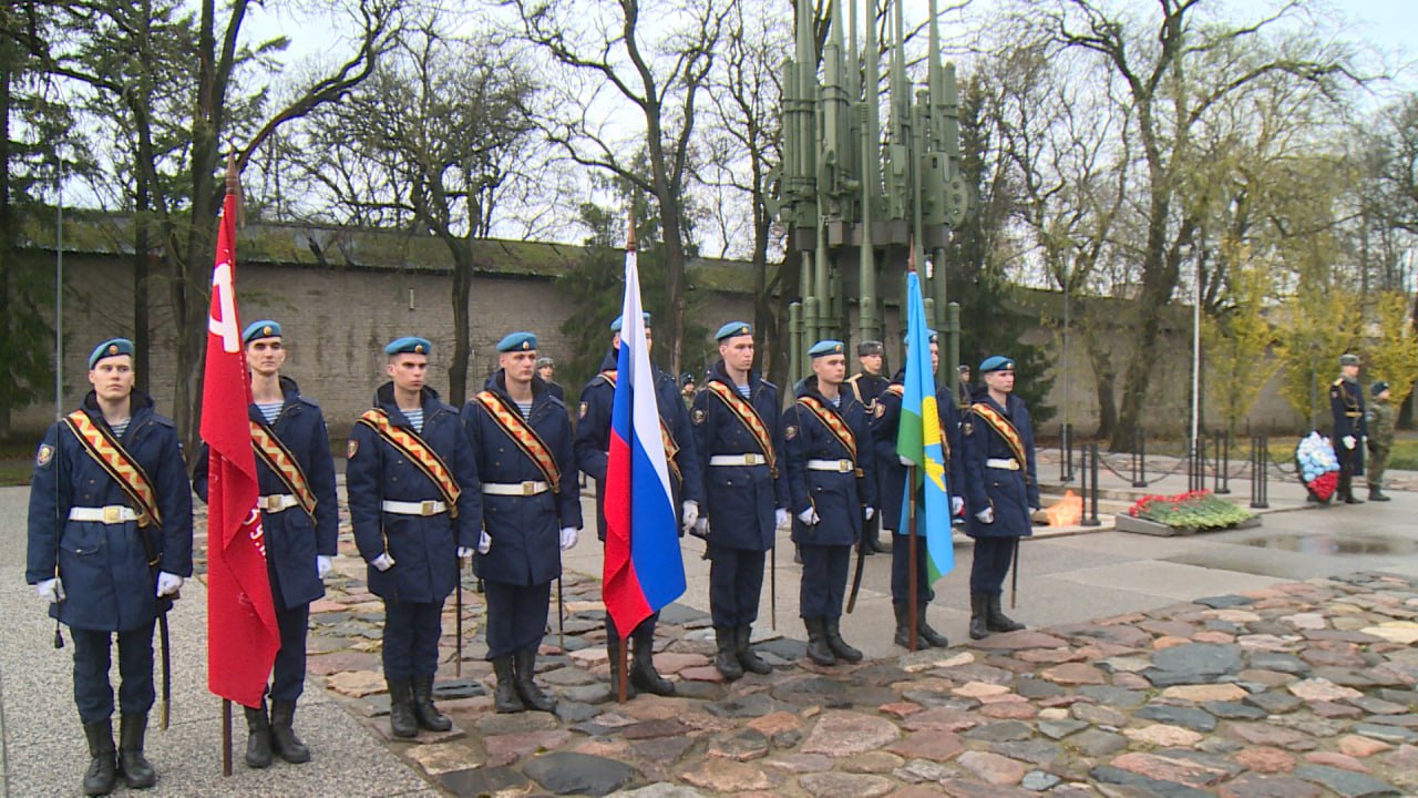 В Пскове отметили годовщину исторического парада 1941 года на Красной площади В Пскове отметили годовщину исторического парада 1941 года на Красной площади