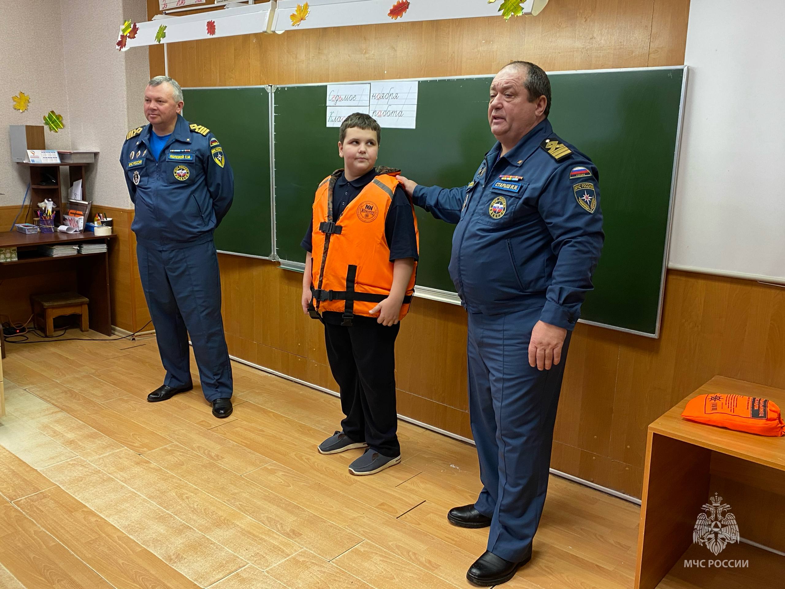 Урок от профессионалов: специалисты ГИМС напомнили о безопасности на водоемах Урок от профессионалов: специалисты ГИМС напомнили о безопасности на водоемах