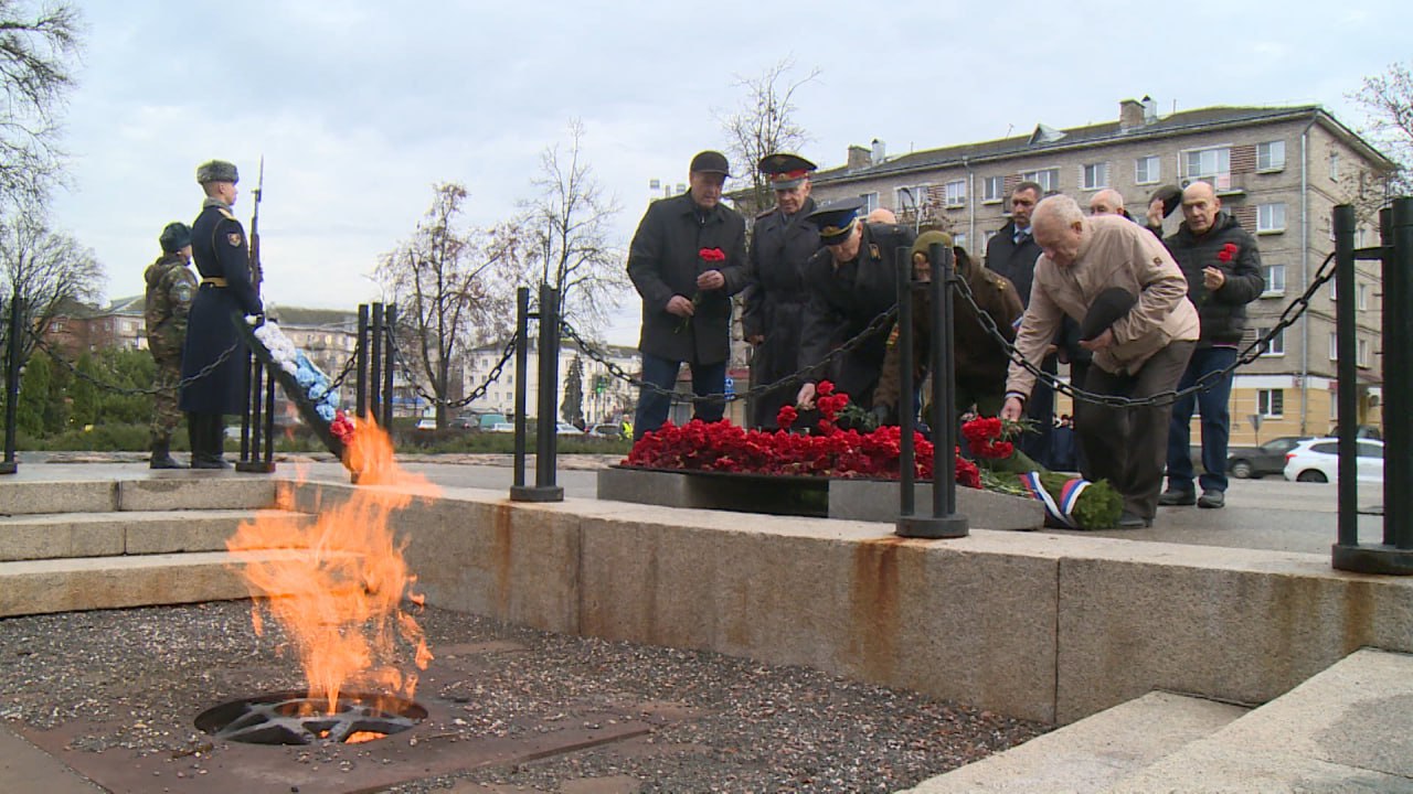 В Пскове отметили годовщину исторического парада 1941 года на Красной площади В Пскове отметили годовщину исторического парада 1941 года на Красной площади