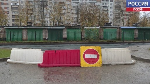 Ремонт проезда вдоль улицы Владимирской в Пскове на завершающем этапе