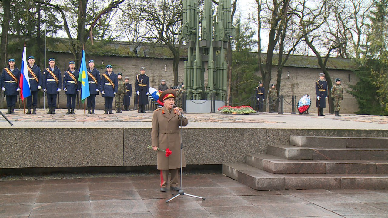 В Пскове отметили годовщину исторического парада 1941 года на Красной площади В Пскове отметили годовщину исторического парада 1941 года на Красной площади