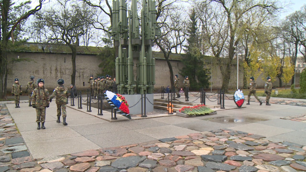 В Пскове отметили годовщину исторического парада 1941 года на Красной площади В Пскове отметили годовщину исторического парада 1941 года на Красной площади