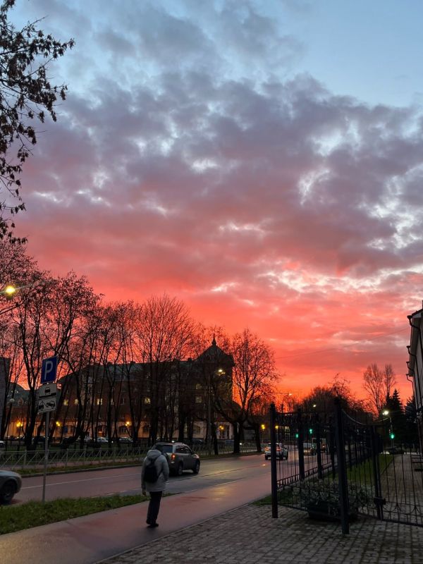 Красивый вечер пятницы в Пскове
