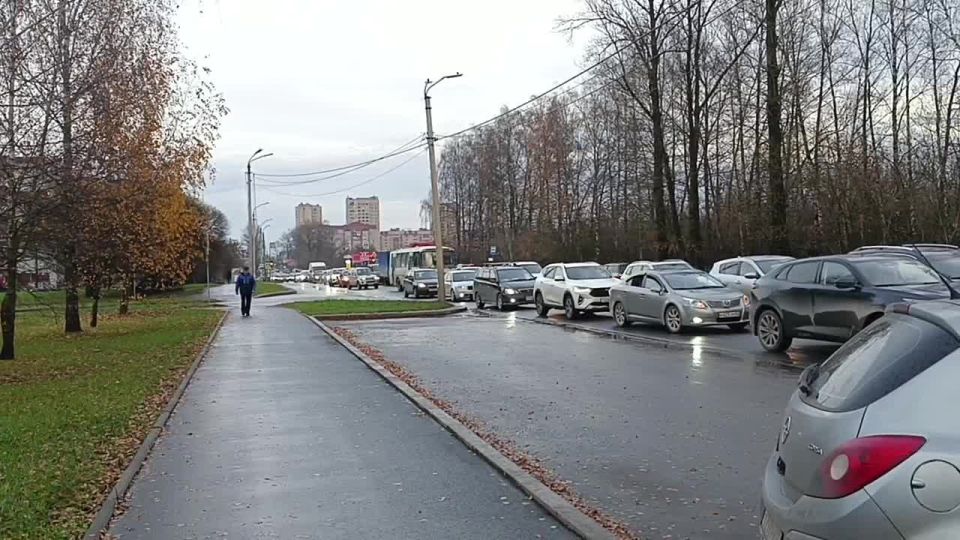 На Рижском проспекте у телецентра произошло ДТП, на место выезжали экстренные службы