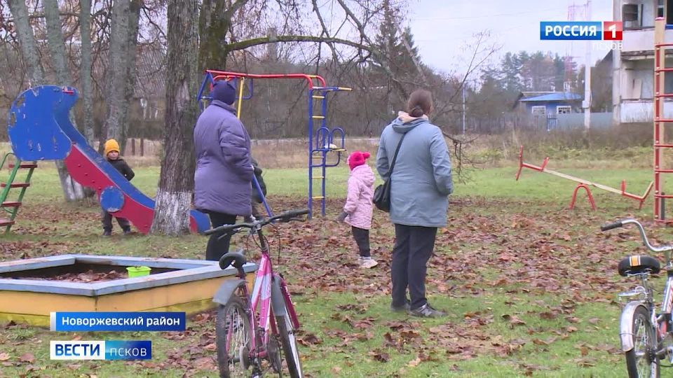 Сразу несколько территорий удалось благоустроить в новоржевской деревне Выбор благодаря работе местного ТОСа "Комфорт"