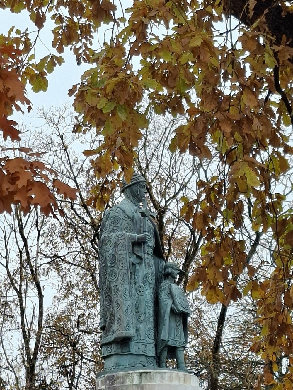 По данным Псковского гидрометцентра, 8 ноября на территории Псковской области ожидается облачная с прояснениями погода
