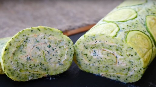 Приготовьте вкуснейший рулет из кабачков и сыра: такого нежного блюда вы еще не ели