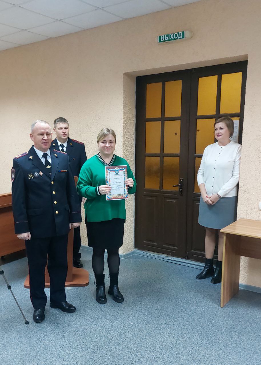 10 ноября свой профессиональный праздник отмечают сотрудники Российской полиции, и даже в такой день стражи порядка не оставляют службу, работа идёт в обычном режиме, лишь небольшой перерыв на вручение заслуженных наград 10 ноября свой профессиональный праздник отмечают сотрудники Российской полиции, и даже в такой день стражи порядка не оставляют службу, работа идёт в обычном режиме, лишь небольшой перерыв на вручение заслуженных наград