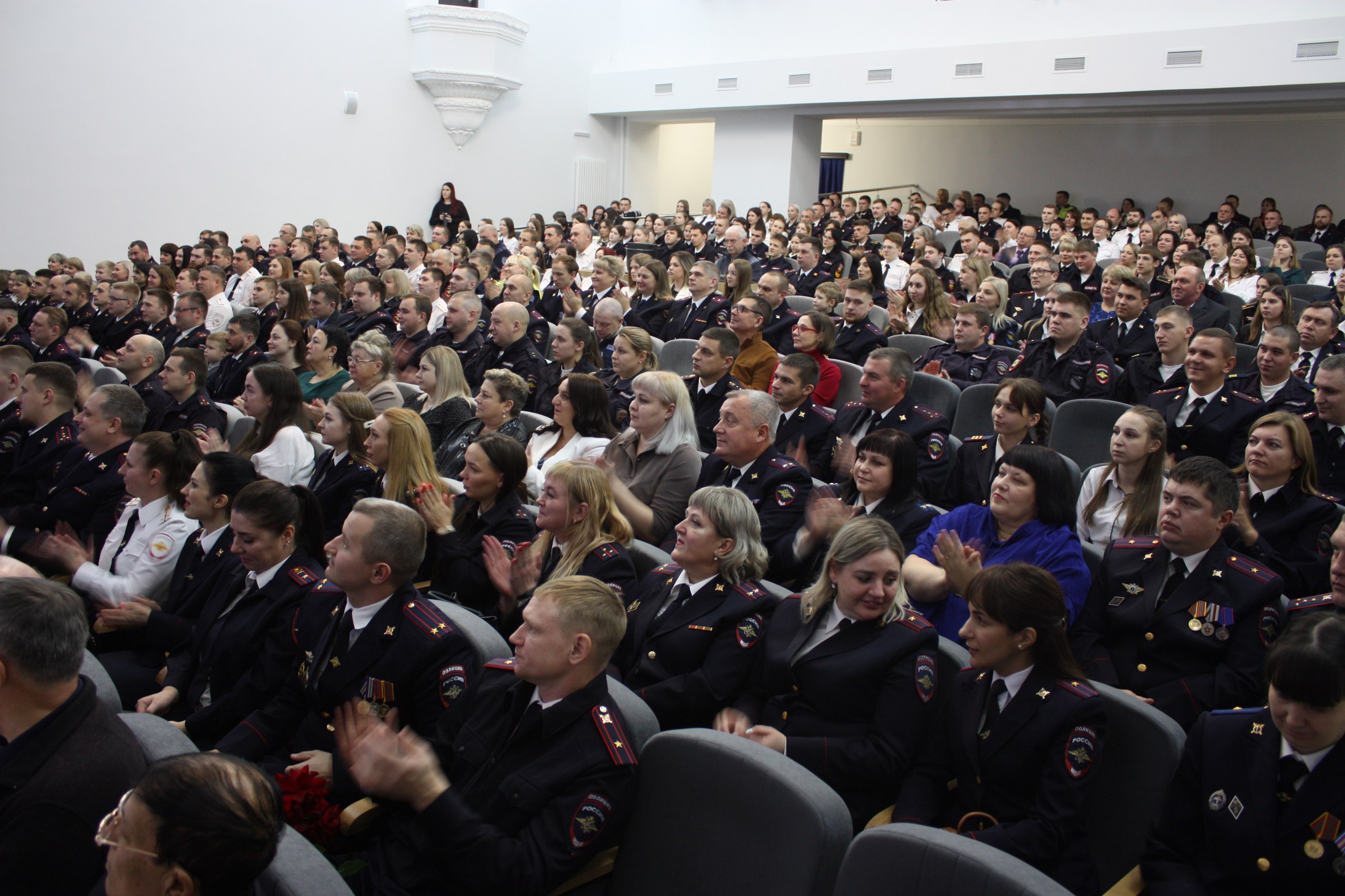Городской культурный центр собрал сегодня тех, кто на страже нашего спокойствия – сотрудников органов внутренних дел Городской культурный центр собрал сегодня тех, кто на страже нашего спокойствия – сотрудников органов внутренних дел