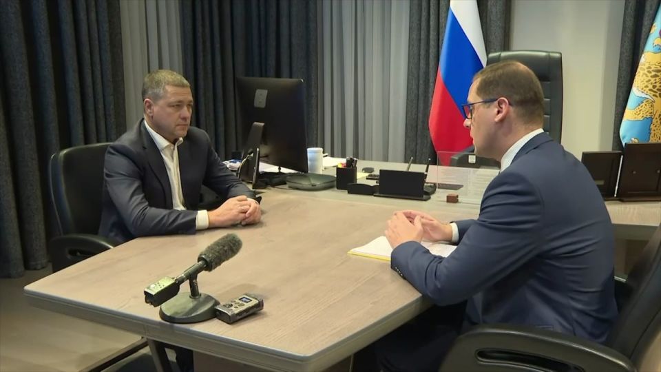 Реализацию национальных проектов в сфере экономики обсудили на рабочей встрече губернатор Михаил Ведерников и министр экономического развития Псковской области Андрей Михеев