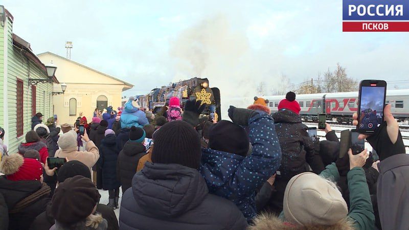 Познакомиться с настоящим Дедом Морозом и побывать в его передвижной резиденции смогут в этом году жители Великих Лук и Дно