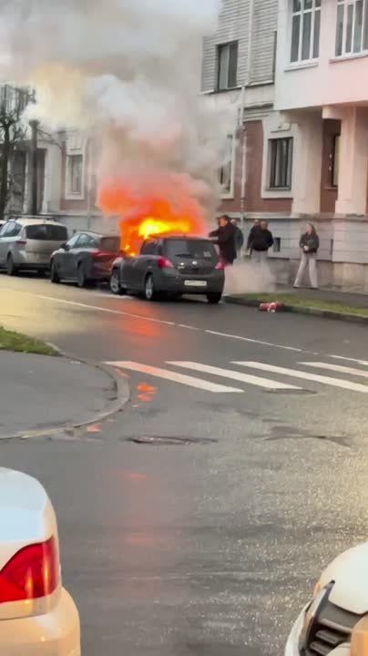 Видео с места пожара (источник: "Жесть по-псковски" / "ВКонтакте")