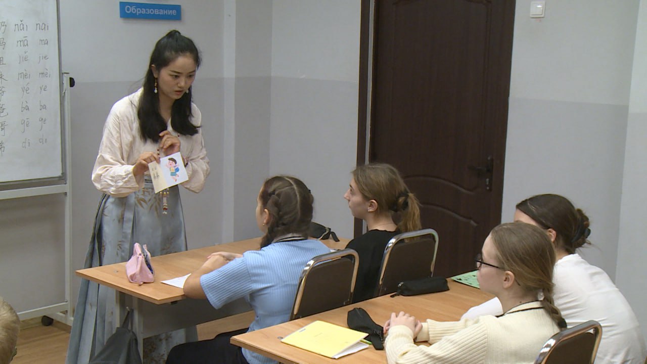 Возможность изучить азы китайского языка и познакомиться с культурой Поднебесной появилась у псковских школьников Возможность изучить азы китайского языка и познакомиться с культурой Поднебесной появилась у псковских школьников