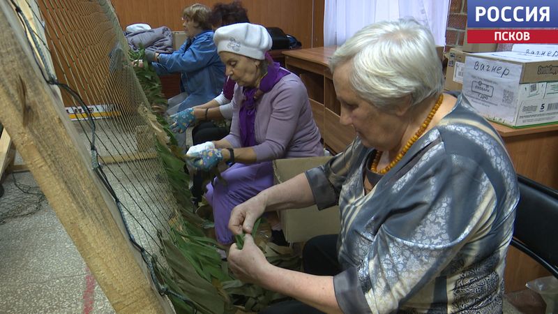 Больше 700 маскировочных сетей сплели за год волонтеры из организации "Скобари Дно" Больше 700 маскировочных сетей сплели за год волонтеры из организации "Скобари Дно"