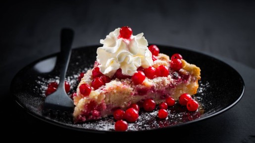 «Ленивый» пирог с этой начинкой будет таять во рту: нежный внутри и хрустящий снаружи