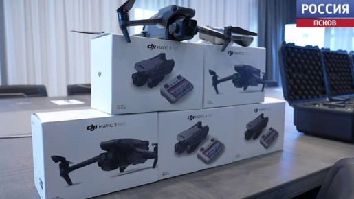 Очередную партию квадрокоптеров передал командованию 76-й дивизии губернатор Михаил Ведерников