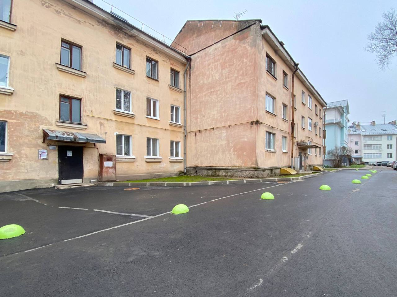 Елкин Борис: На улице Гоголя, у дома №25, дорожники вышли на финишную прямую в работе по благоустройству придомовой территории Елкин Борис: На улице Гоголя, у дома №25, дорожники вышли на финишную прямую в работе по благоустройству придомовой территории