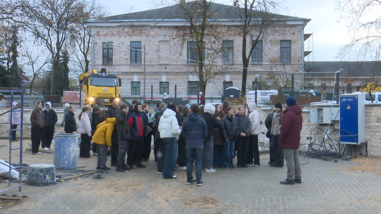 "Архитектура в зеркале истории" - так называется образовательный проект, который стартовал в Пскове "Архитектура в зеркале истории" - так называется образовательный проект, который стартовал в Пскове