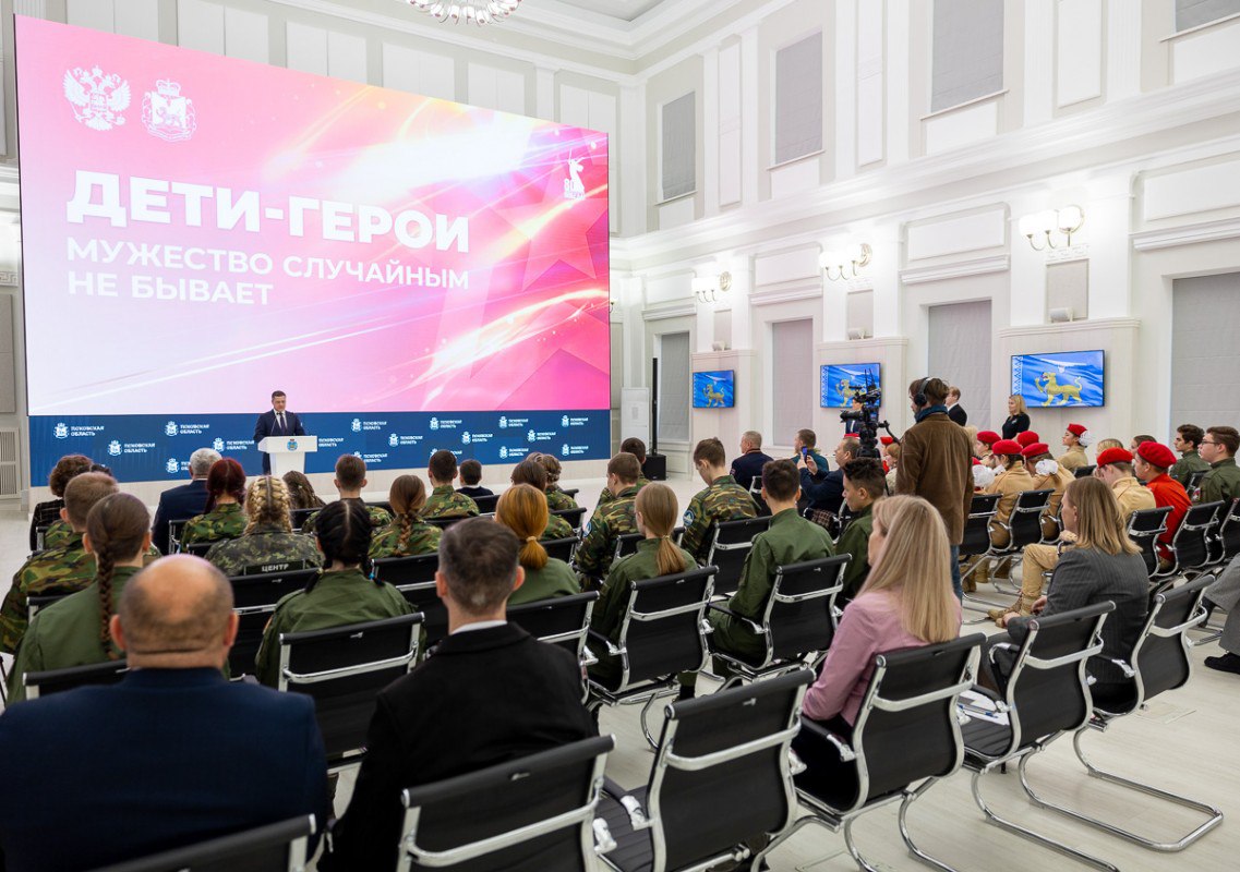 Двое школьников из Псковской области удостоены медали Совета Федерации «За проявленное мужество» Двое школьников из Псковской области удостоены медали Совета Федерации «За проявленное мужество»