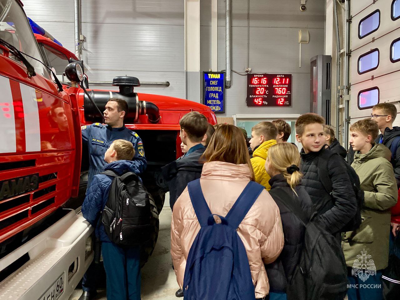 Путь к профессии: кадеты посетили чрезвычайное ведомство Путь к профессии: кадеты посетили чрезвычайное ведомство