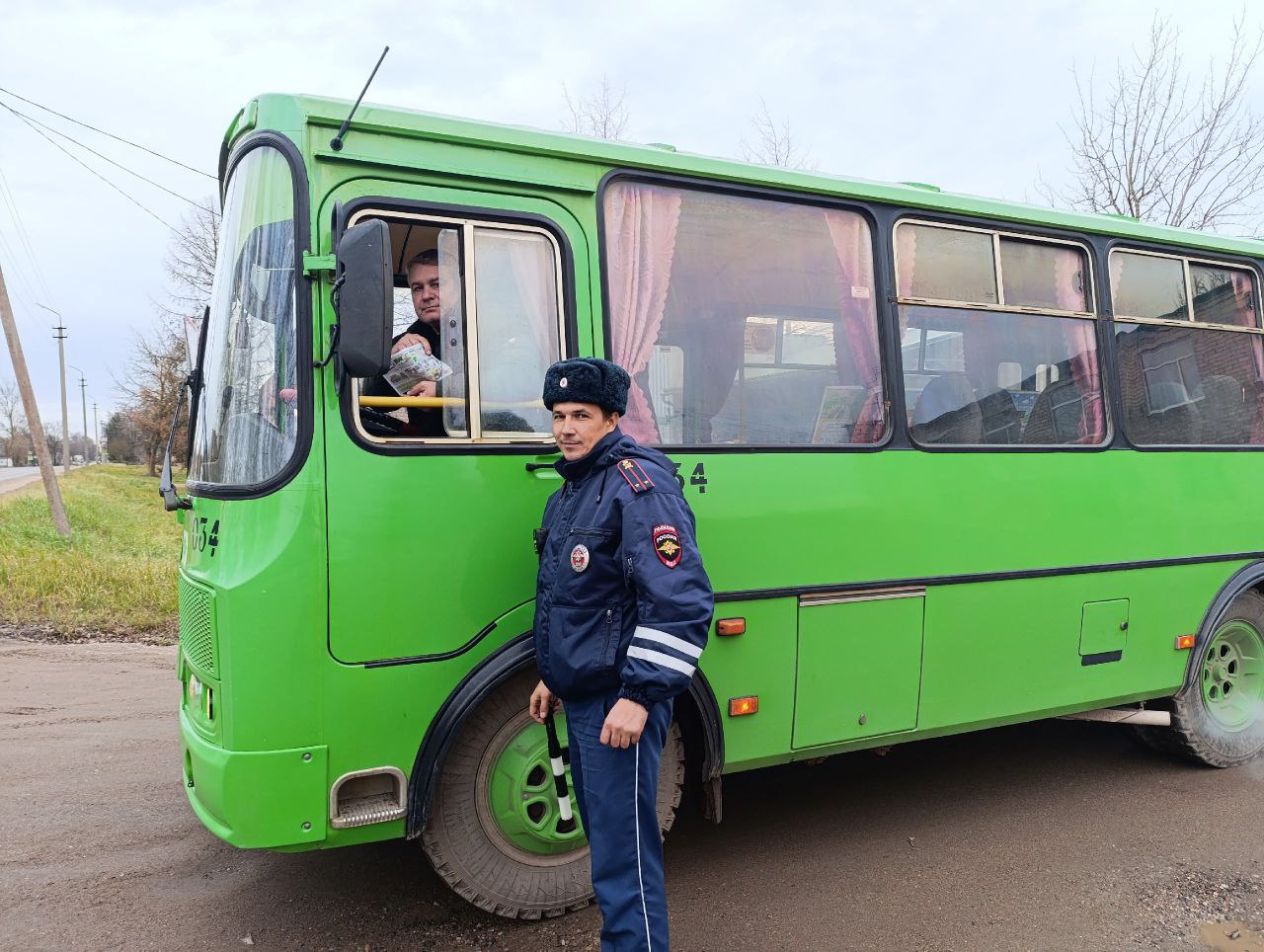 Сотрудники отделения Госавтоинспекции МО МВД России "Бежаницкий" продолжают активно осуществлять контроль за соблюдением требований безопасности при осуществлении пассажирских перевозок Сотрудники отделения Госавтоинспекции МО МВД России "Бежаницкий" продолжают активно осуществлять контроль за соблюдением требований безопасности при осуществлении пассажирских перевозок