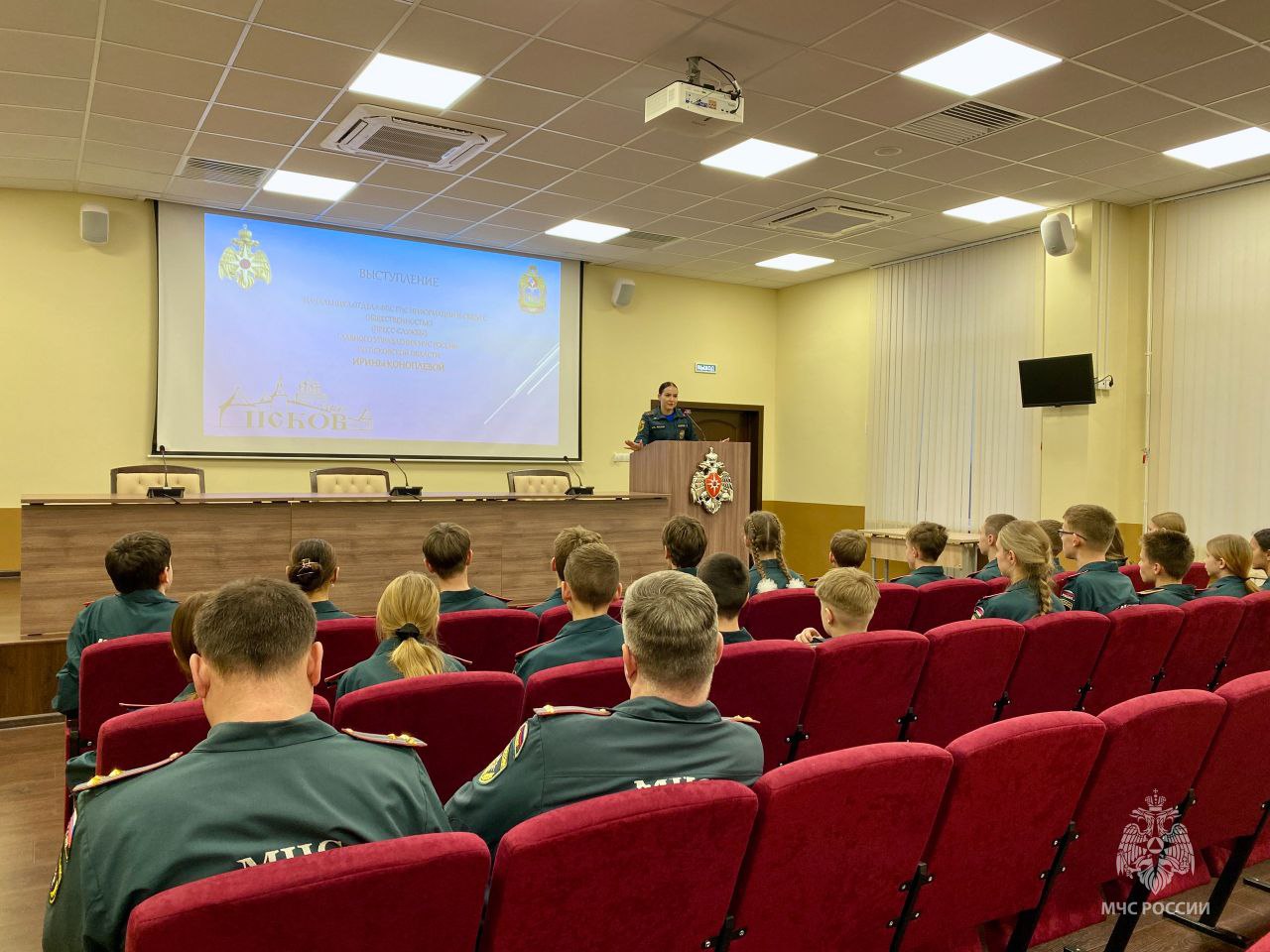 Путь к профессии: кадеты посетили чрезвычайное ведомство Путь к профессии: кадеты посетили чрезвычайное ведомство