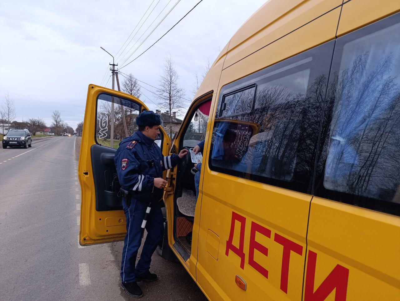 Сотрудники отделения Госавтоинспекции МО МВД России "Бежаницкий" продолжают активно осуществлять контроль за соблюдением требований безопасности при осуществлении пассажирских перевозок Сотрудники отделения Госавтоинспекции МО МВД России "Бежаницкий" продолжают активно осуществлять контроль за соблюдением требований безопасности при осуществлении пассажирских перевозок