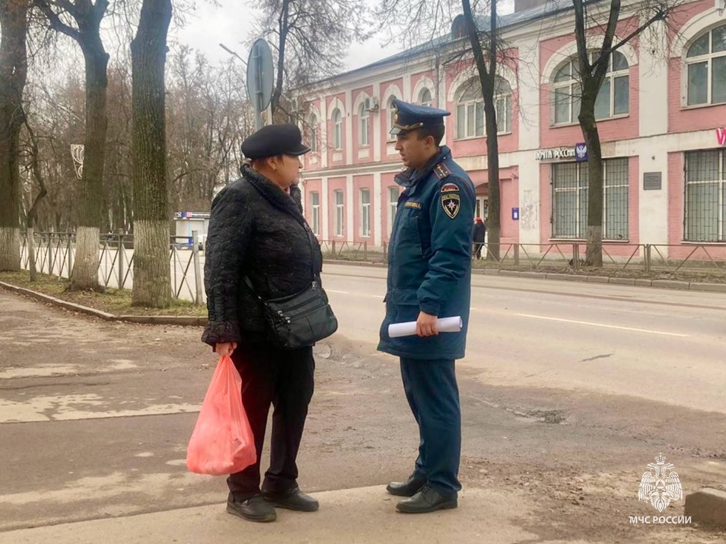 #Профилактика. Сегодня сотрудниками Главного управления МЧС России по Псковской области в рамках комплекса профилактических мероприятий проведен профилактический рейд в городе Великие Луки #Профилактика. Сегодня сотрудниками Главного управления МЧС России по Псковской области в рамках комплекса профилактических мероприятий проведен профилактический рейд в городе Великие Луки
