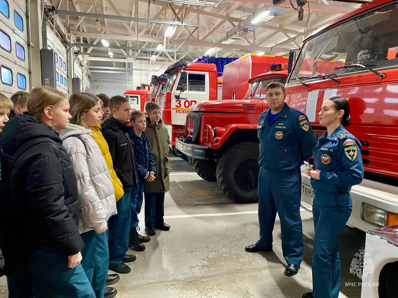 Путь к профессии: кадеты посетили чрезвычайное ведомство Путь к профессии: кадеты посетили чрезвычайное ведомство