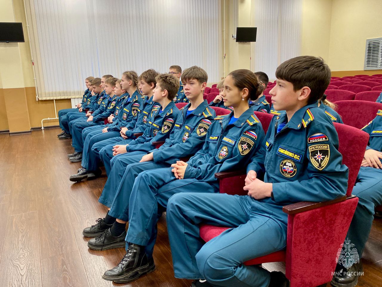 Путь к профессии: кадеты посетили чрезвычайное ведомство Путь к профессии: кадеты посетили чрезвычайное ведомство