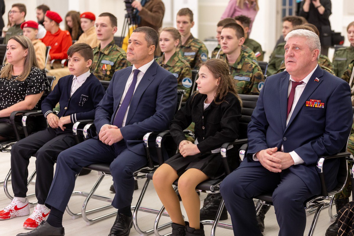 Двое школьников из Псковской области удостоены медали Совета Федерации «За проявленное мужество» Двое школьников из Псковской области удостоены медали Совета Федерации «За проявленное мужество»