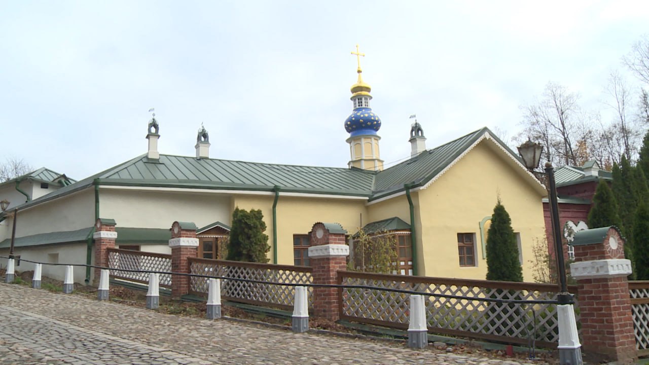 Новая гидроизоляция спасла Лазаревскую церковь Псково-Печерского монастыря от реки Каменец Новая гидроизоляция спасла Лазаревскую церковь Псково-Печерского монастыря от реки Каменец