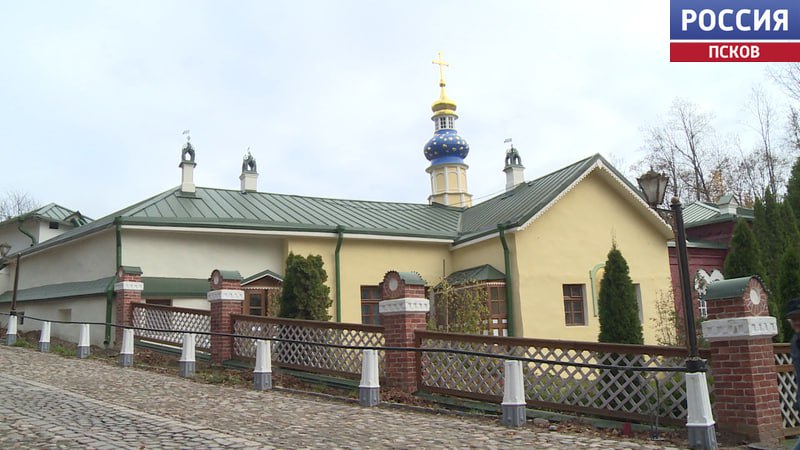 В Псково-Печерском монастыре завершается реставрация Лазаревской церкви