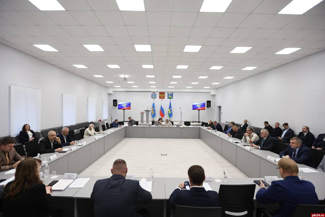 Новые главы. ИНФОГРАФИКА. 10-12 ноября в 11 вновь образованных муниципальных округах Псковской области прошли сессии Собраний депутатов