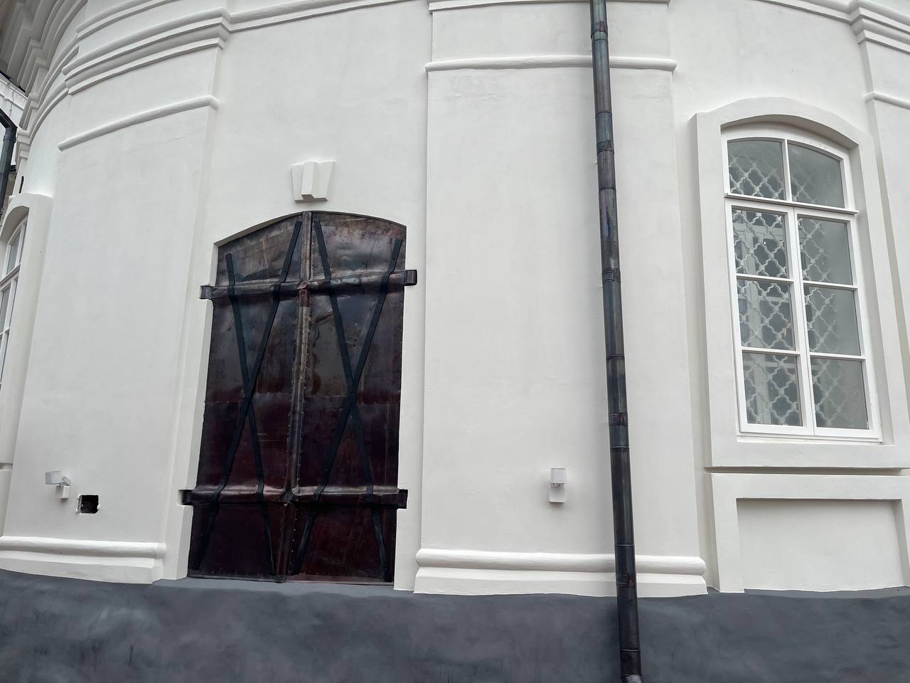 Кованые двери установили в храме Сорока Севастийских Мучеников в Печорах Кованые двери установили в храме Сорока Севастийских Мучеников в Печорах