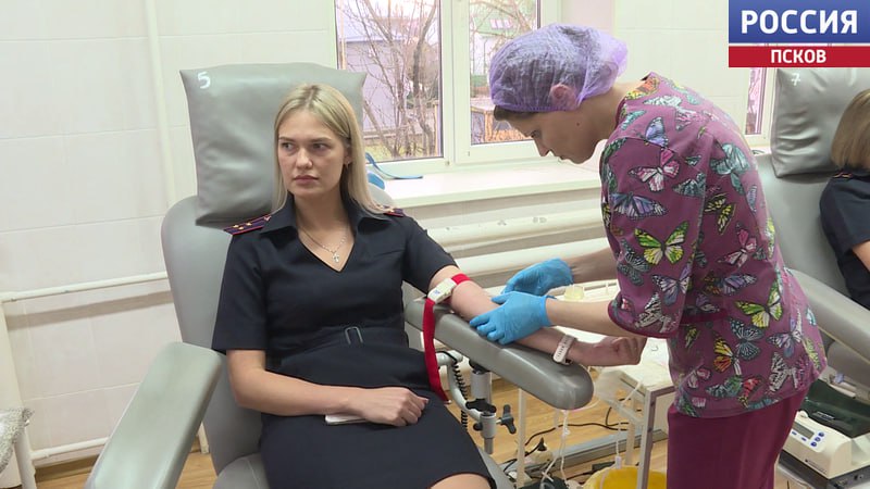 Сегодня, в преддверии Всемирного дня памяти жертв ДТП, который отмечается каждое третье воскресенье ноября, дорожные полицейские провели профилактическую акцию "Подари жизнь!" Сегодня, в преддверии Всемирного дня памяти жертв ДТП, который отмечается каждое третье воскресенье ноября, дорожные полицейские провели профилактическую акцию "Подари жизнь!"