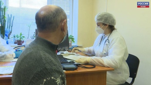 92 врача и 173 медработника трудоустроены в этом году в больницы и поликлиники Псковской области