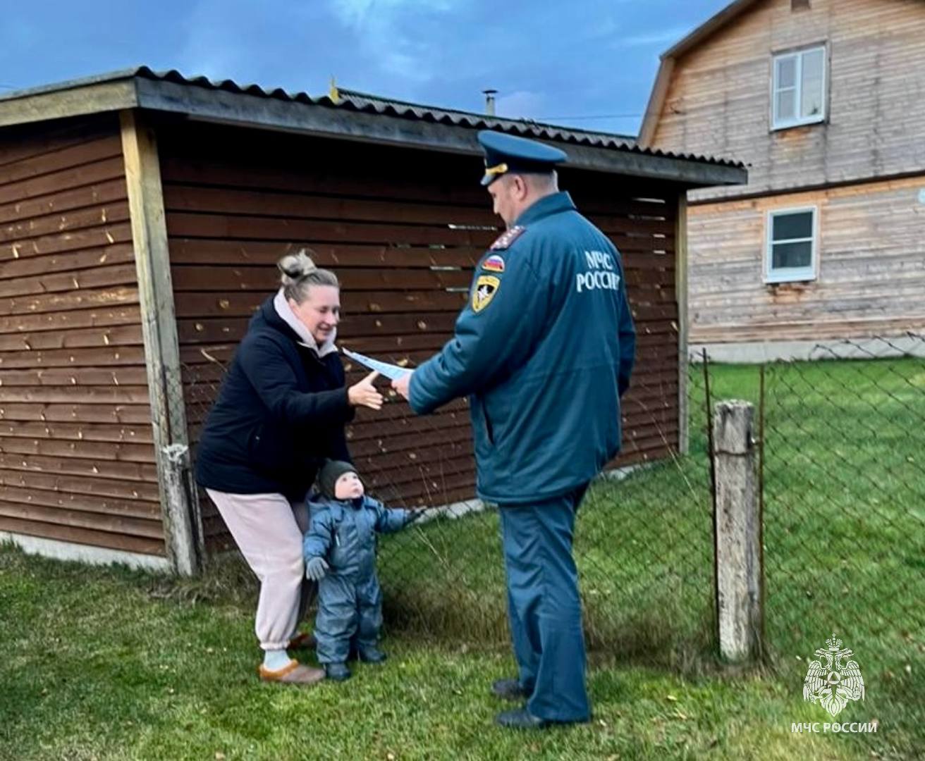 #Профилактика. Сегодня сотрудниками Главного управления МЧС России по Псковской области в рамках профилактики пожаров и их последствий в осенний пожароопасный период проведен профилактический рейд на территории Невельского... #Профилактика. Сегодня сотрудниками Главного управления МЧС России по Псковской области в рамках профилактики пожаров и их последствий в осенний пожароопасный период проведен профилактический рейд на территории Невельского...