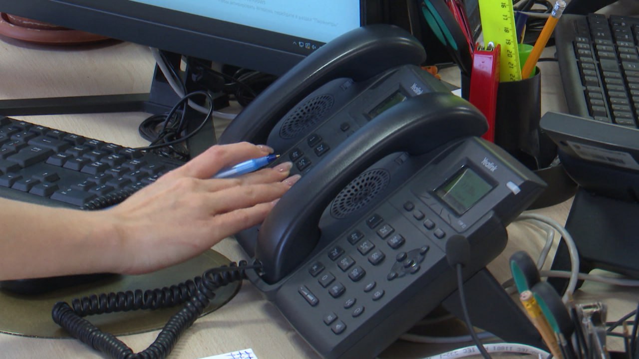 Мошенники обманывают россиян, предлагая им получить налоговый вычет, пишет РИА Новости