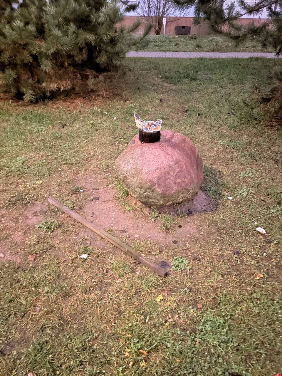 Неравнодушная жительница Овсище заказала новую статуэтку взамен разбитой в мини-сквере «Белочкин хуторок»