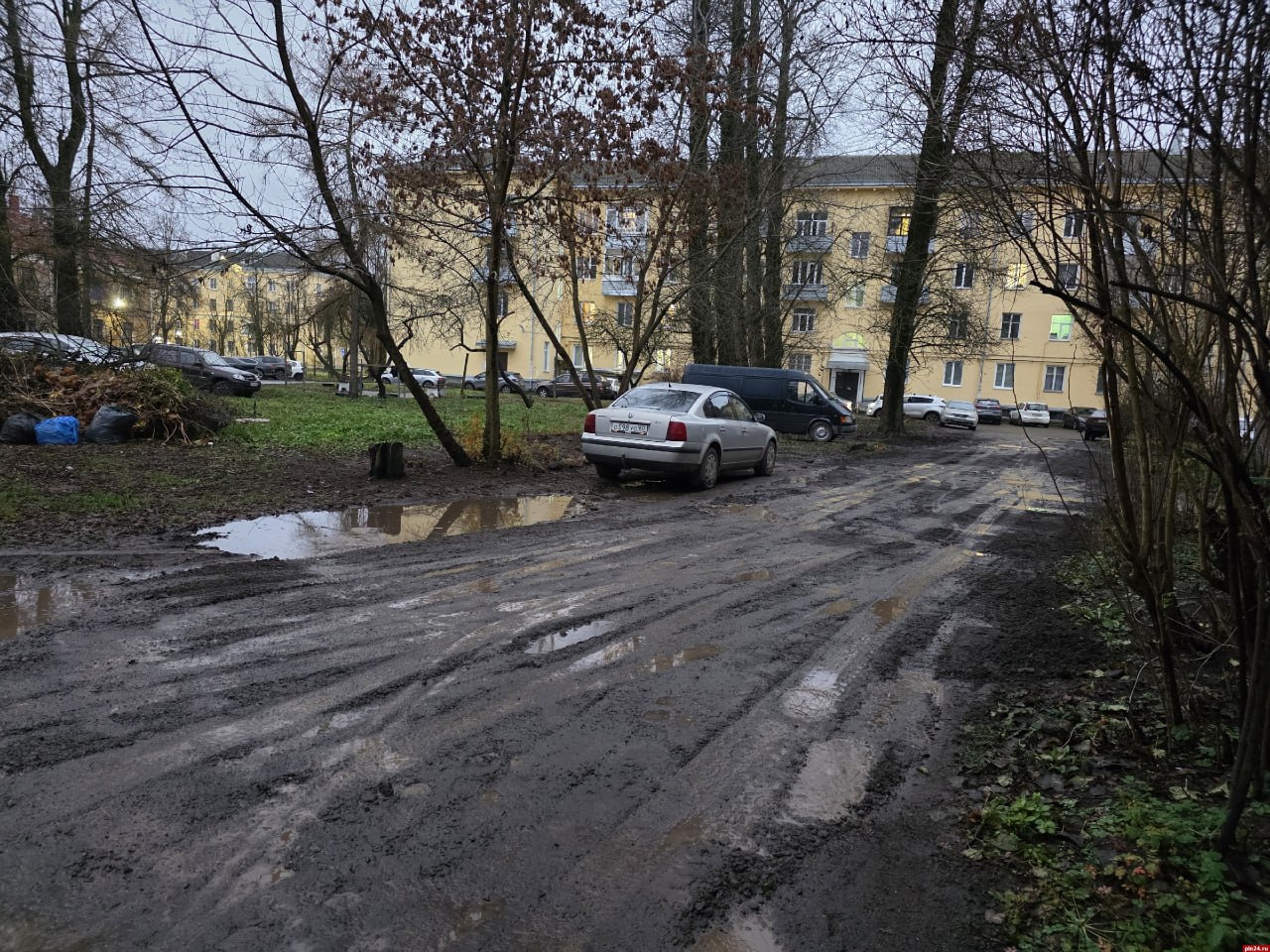 Грязевые ванны на улице Юрия Гагарина в Пскове Грязевые ванны на улице Юрия Гагарина в Пскове