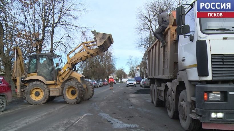 У дома №25 на улице Гоголя в Пскове завершаются работы по благоустройству придомовой территории У дома №25 на улице Гоголя в Пскове завершаются работы по благоустройству придомовой территории