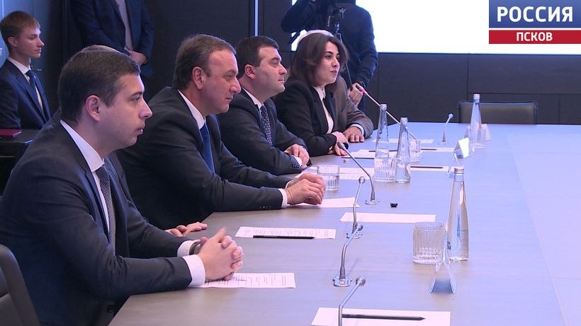 Сегодня губернатор Псковской области Михаил Ведерников и премьер-министр Республики Абхазия Владимир Делба подписали соглашение о сотрудничестве Сегодня губернатор Псковской области Михаил Ведерников и премьер-министр Республики Абхазия Владимир Делба подписали соглашение о сотрудничестве