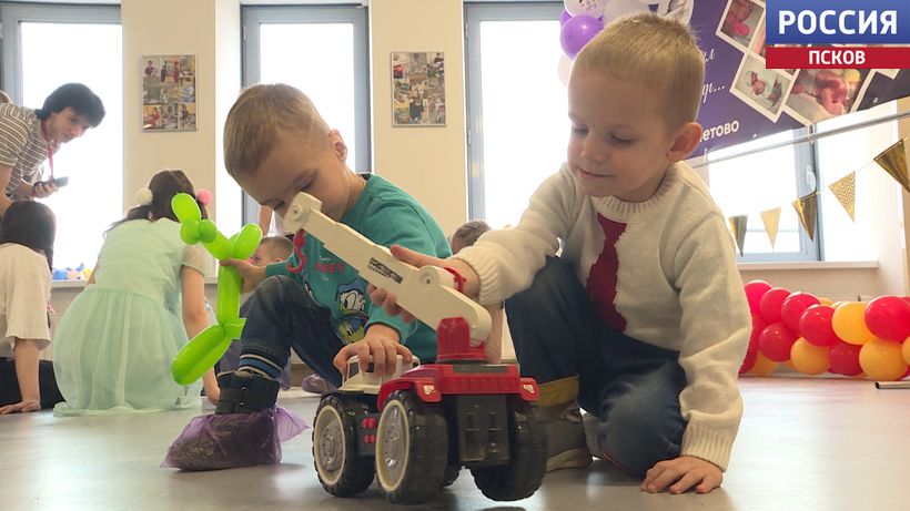 Спасти и выходить. В перинатальном центре прошла встреча родителей с теми, кто спас их недоношенных детей Спасти и выходить. В перинатальном центре прошла встреча родителей с теми, кто спас их недоношенных детей