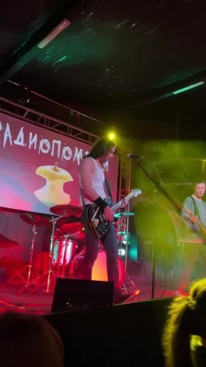 Петербургская группа «Радиопомехи» выступила в Пскове в баре «Нора»