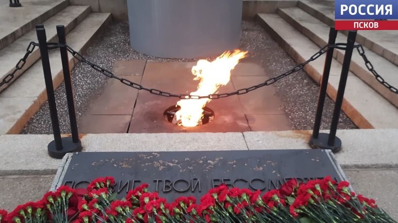 Премьер-министр Республики Абхазия и губернатор Михаил Ведерников возложили цветы к могиле Неизвестного солдата Премьер-министр Республики Абхазия и губернатор Михаил Ведерников возложили цветы к могиле Неизвестного солдата