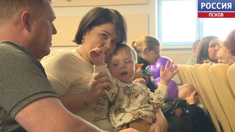 Спасти и выходить. В перинатальном центре прошла встреча родителей с теми, кто спас их недоношенных детей Спасти и выходить. В перинатальном центре прошла встреча родителей с теми, кто спас их недоношенных детей