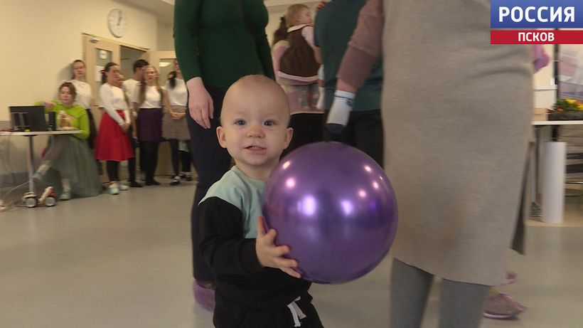 Спасти и выходить. В перинатальном центре прошла встреча родителей с теми, кто спас их недоношенных детей Спасти и выходить. В перинатальном центре прошла встреча родителей с теми, кто спас их недоношенных детей